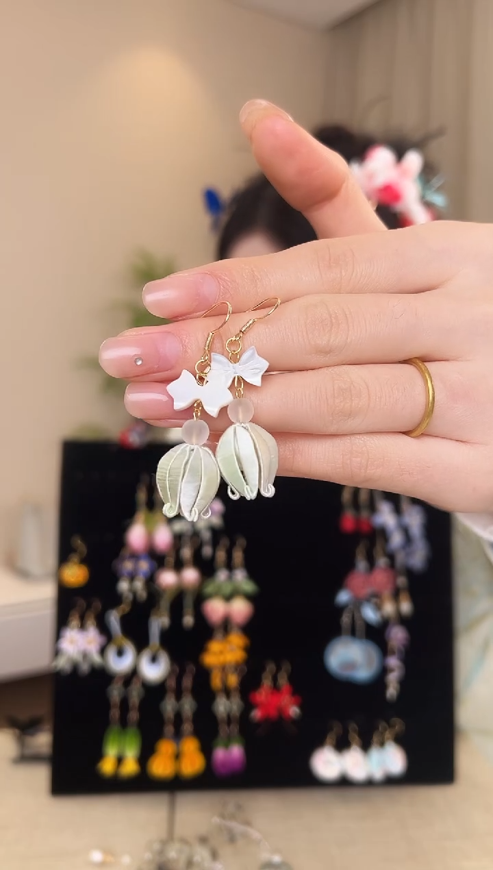 刺绣暖缠花铃兰耳环