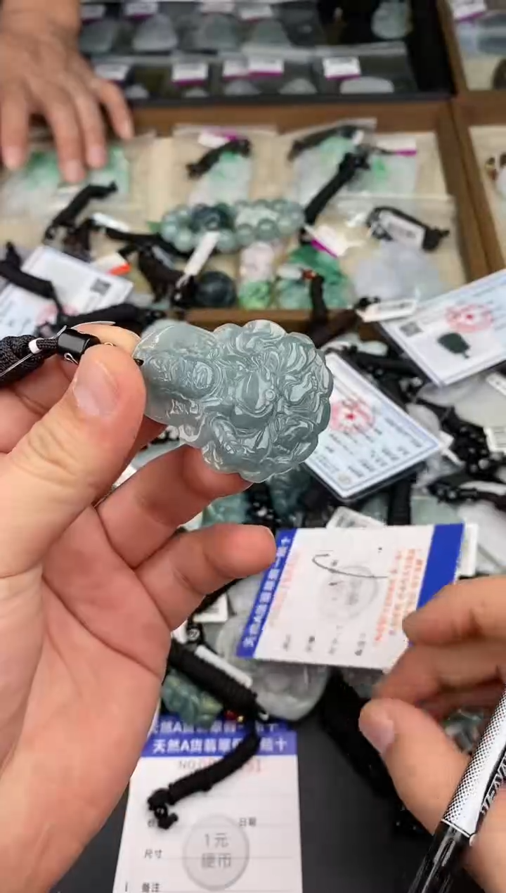 【闪购商品】翡翠颈饰未镶嵌  天然翡翠，一物一图