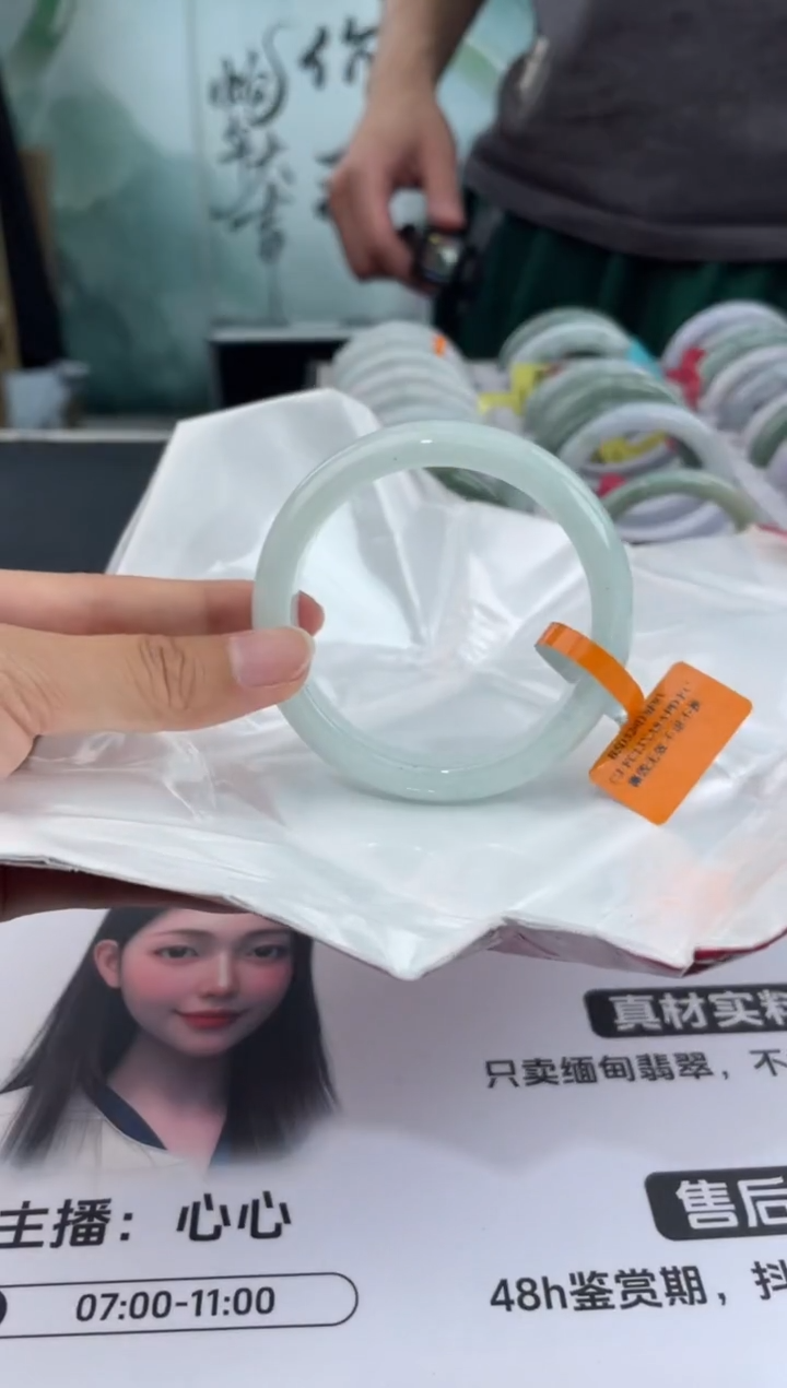 翡翠未镶嵌手镯2翡翠手镯