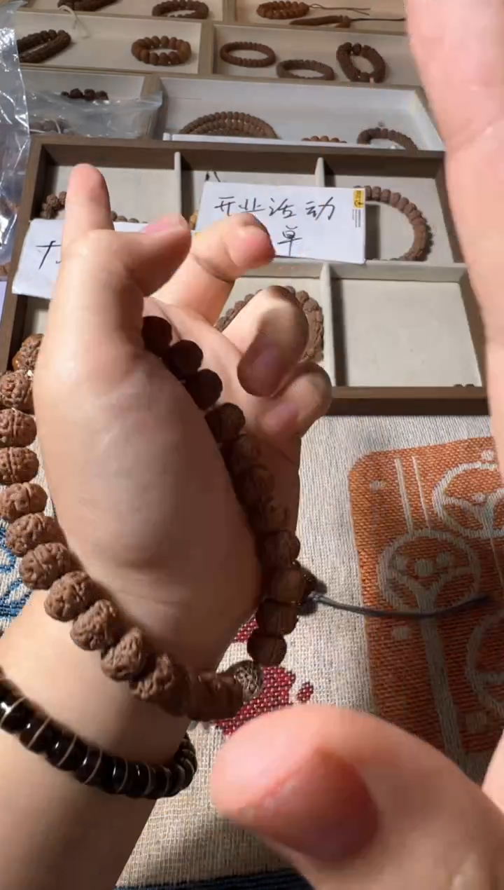 金刚菩提手串老树王手持+配饰+礼盒