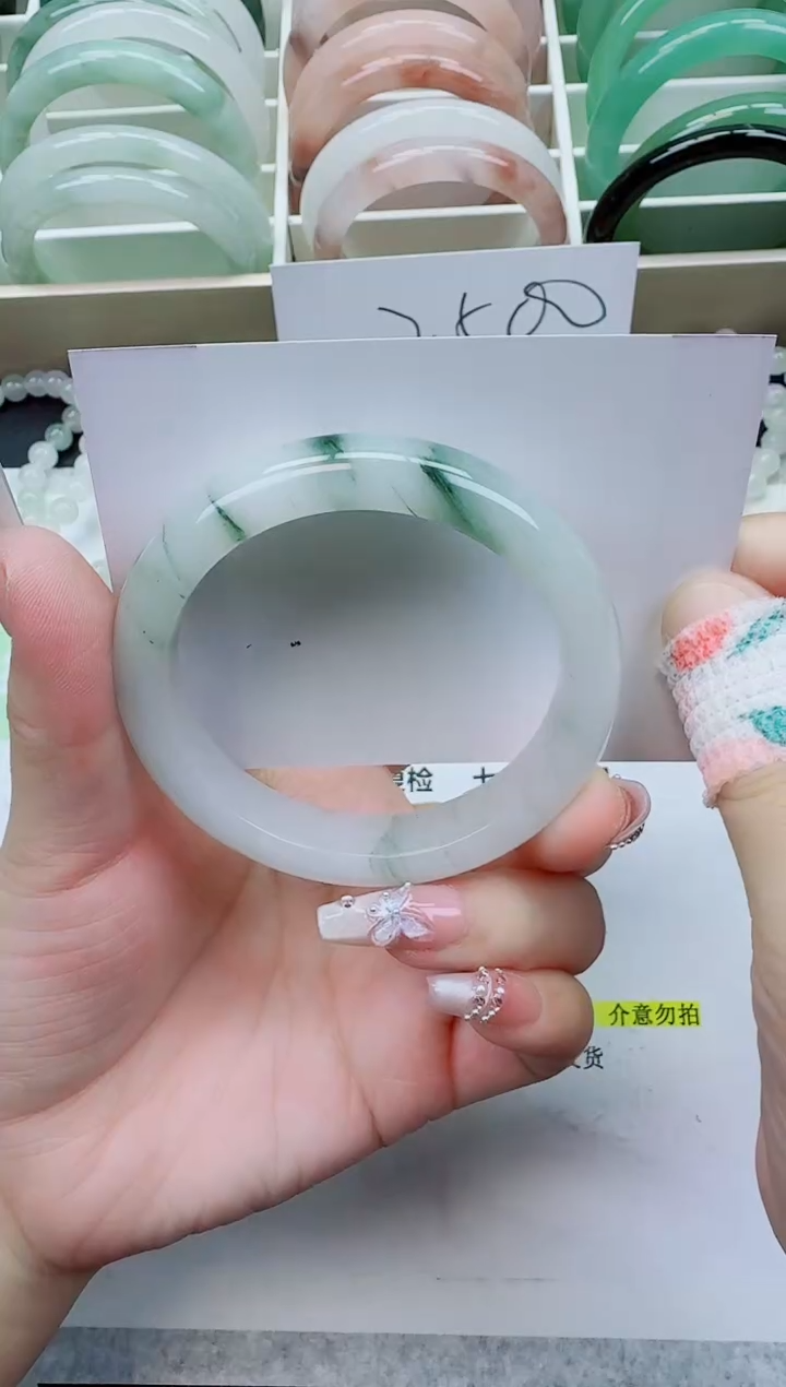 【闪购商品】石英质玉手镯未镶嵌59/54.7圈