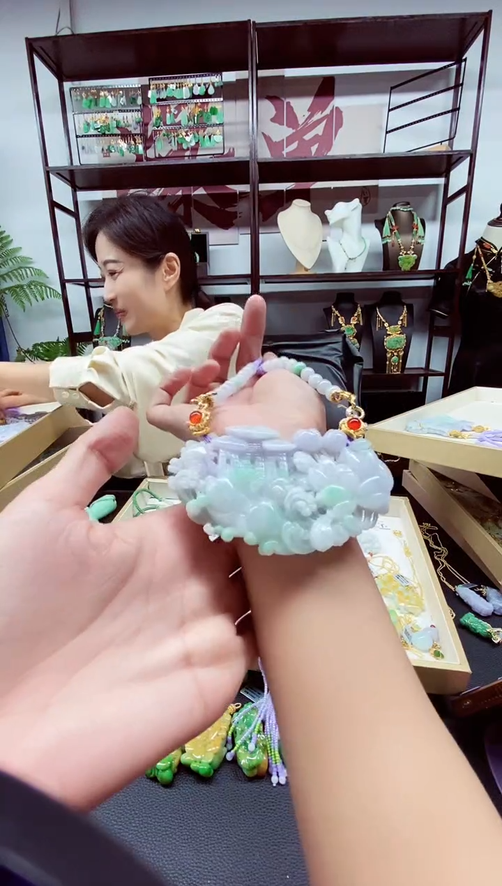 翡翠未镶嵌颈饰翡翠戒指