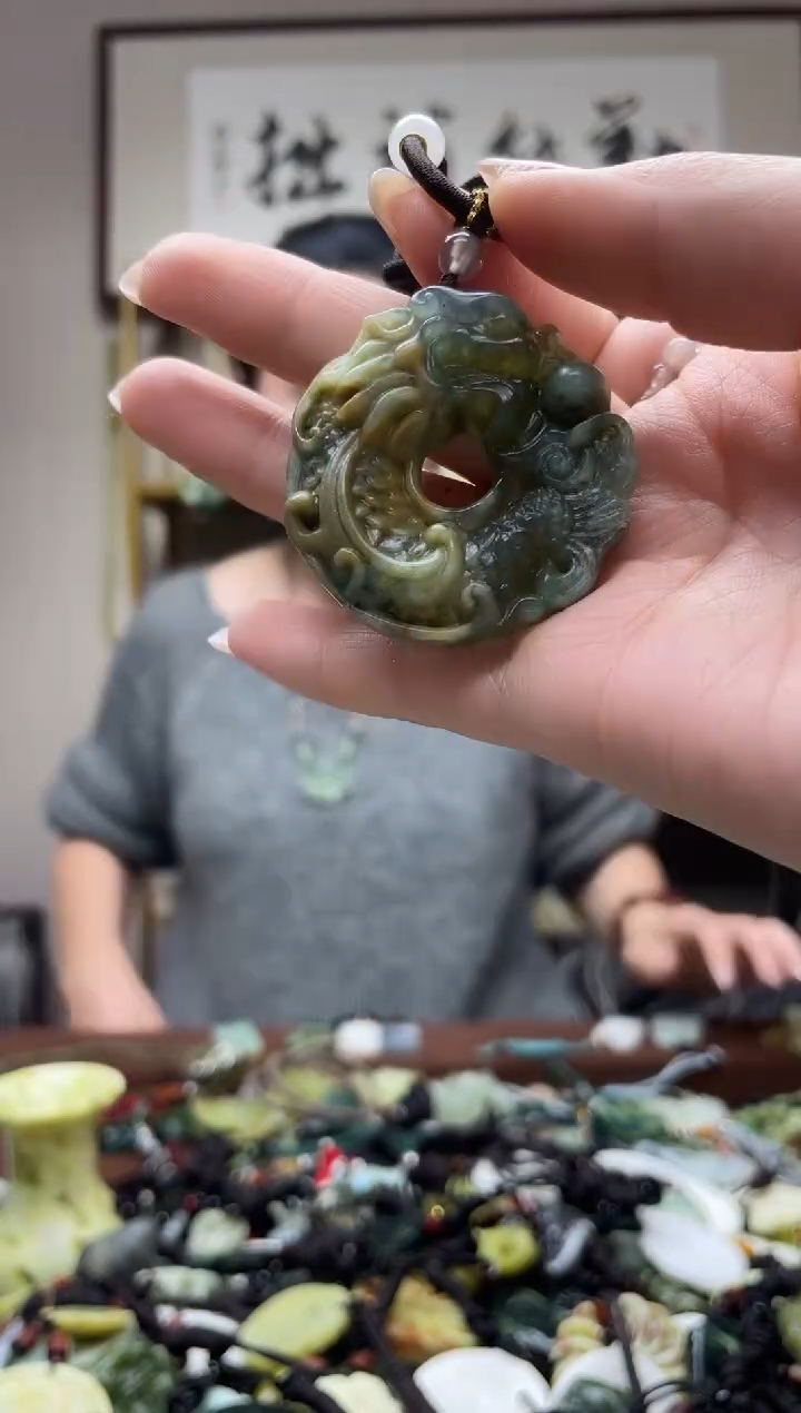 未镶嵌岫玉吊坠·