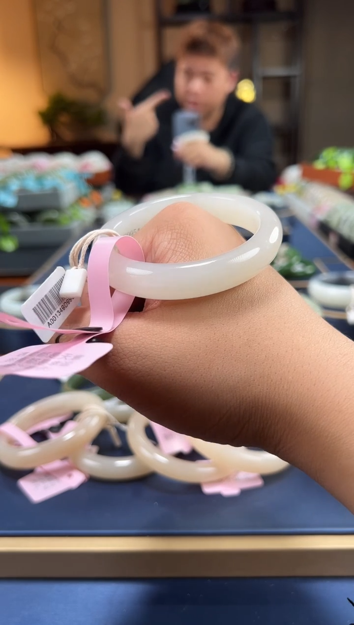 【闪购商品】和田玉手镯未镶嵌和田玉手镯