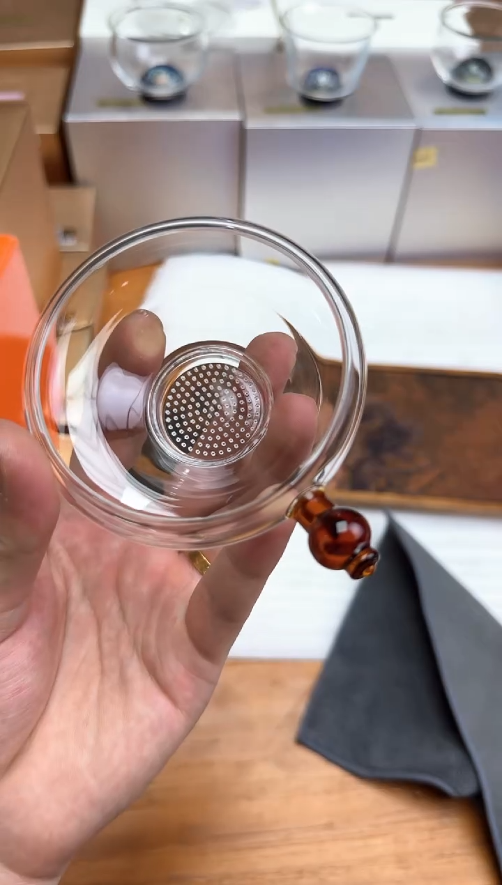 奉珠茶漏琥珀（琥珀）