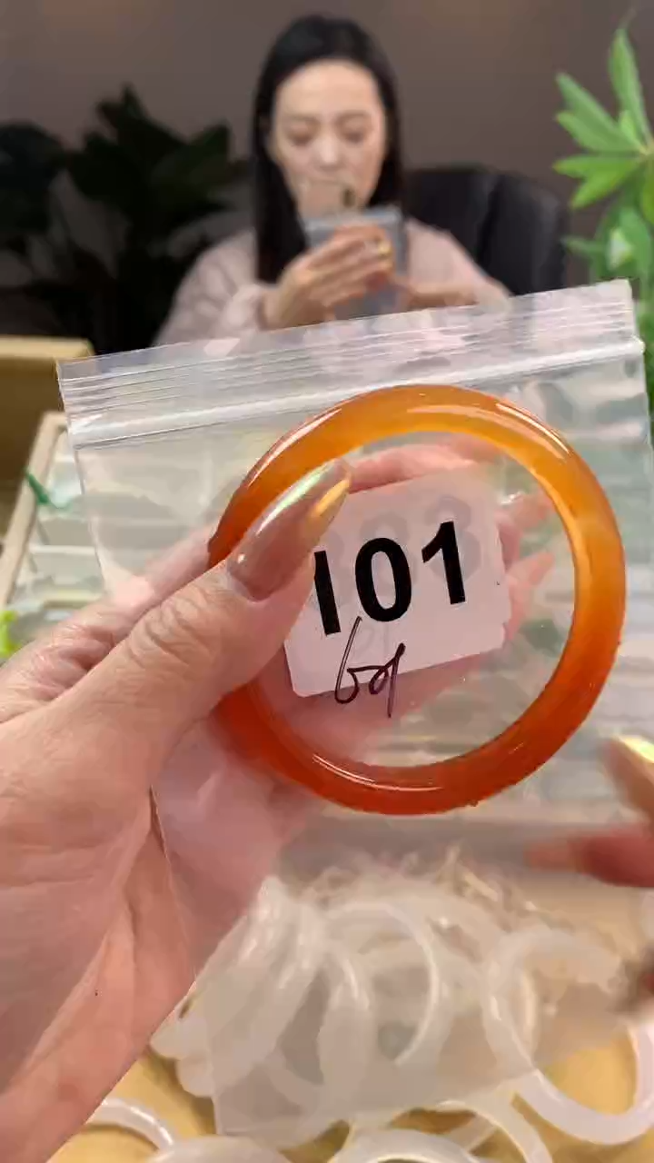 【闪购商品】玛瑙/玉髓手镯未镶嵌101