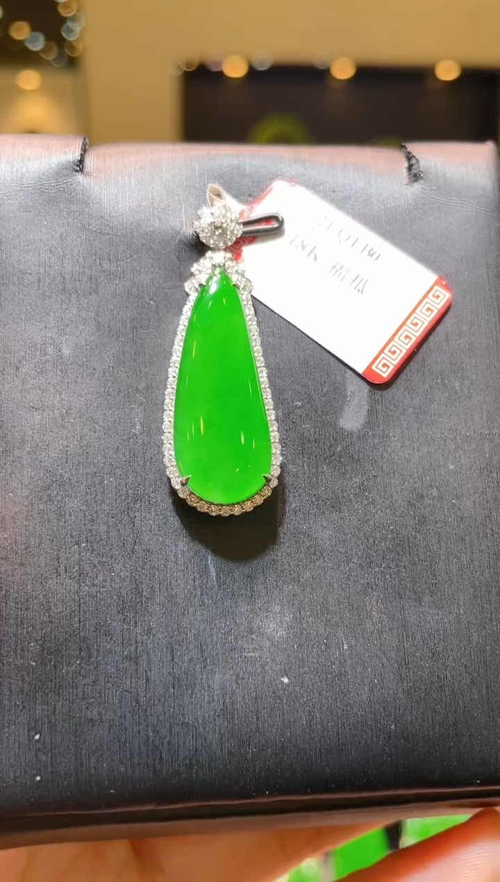 【闪购商品】翡翠吊坠(赠链)18K金镶嵌A60