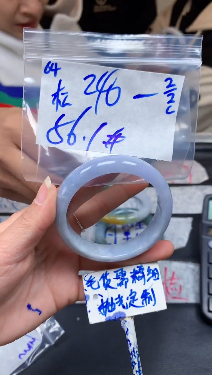 【闪购商品】定制翡翠未镶嵌64毛货需精细抛光手镯多样性拍一发一