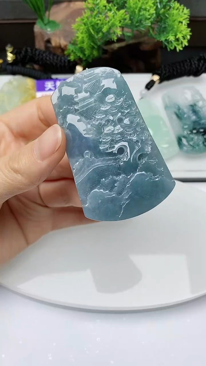 【闪购商品】翡翠颈饰未镶嵌         