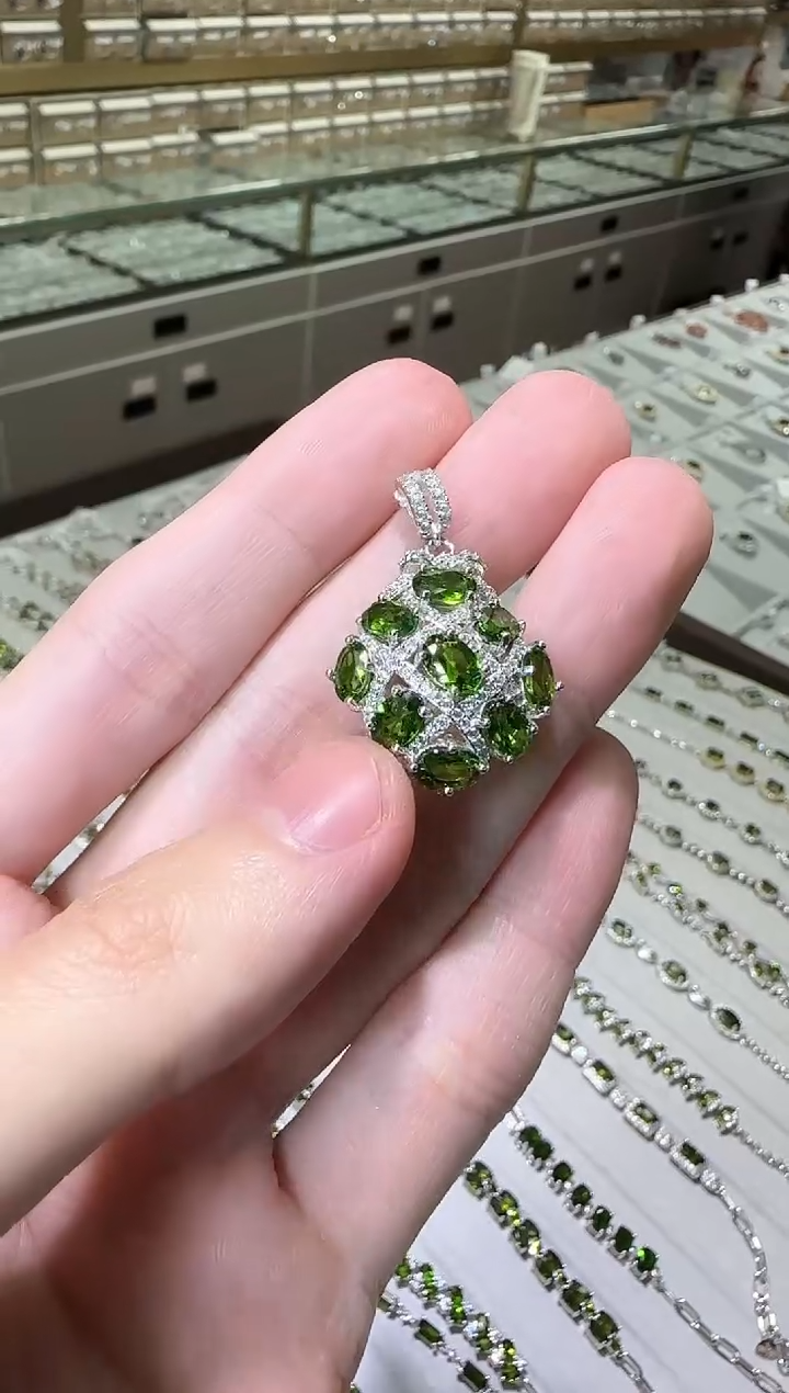 【闪购商品】透辉石吊坠银S925镶嵌设计款4*6mm
