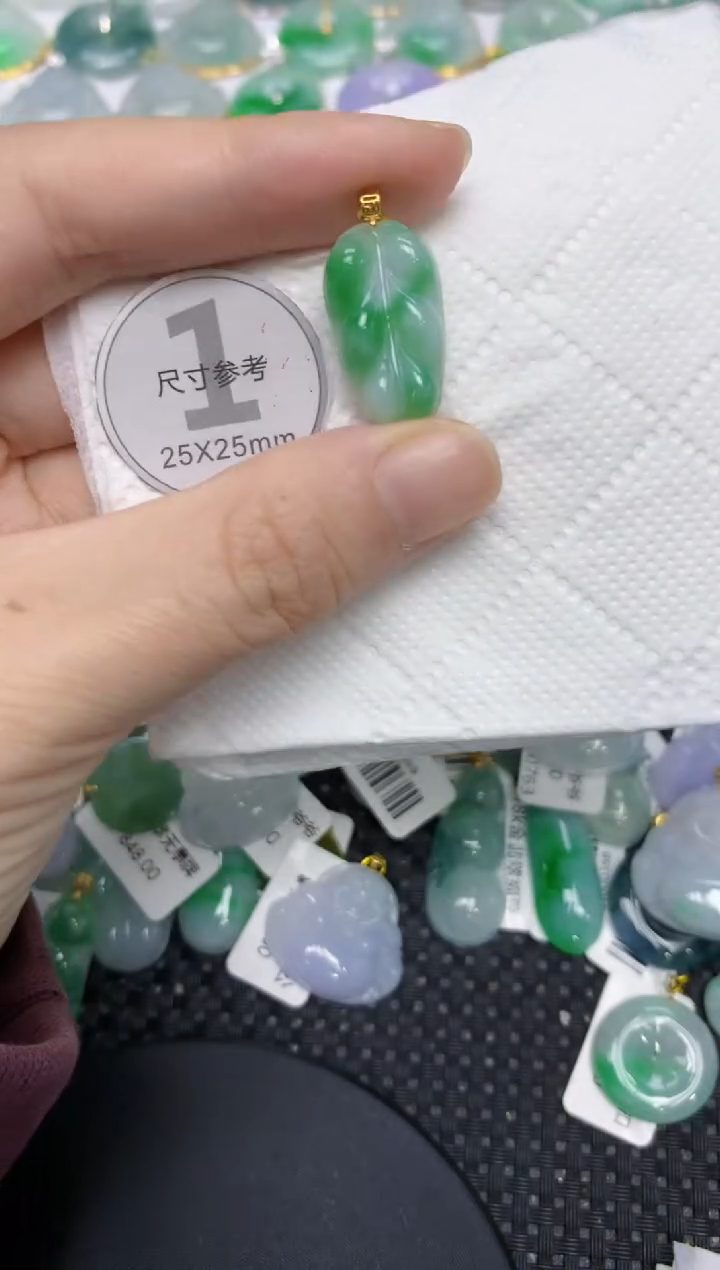 颈饰18K金镶嵌翡翠111111111