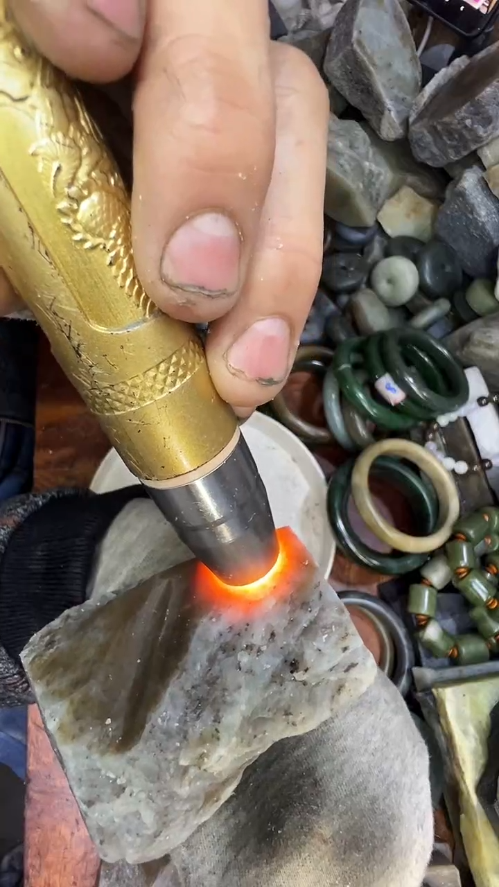 未镶嵌和田玉（糖玉）珠宝半成品1