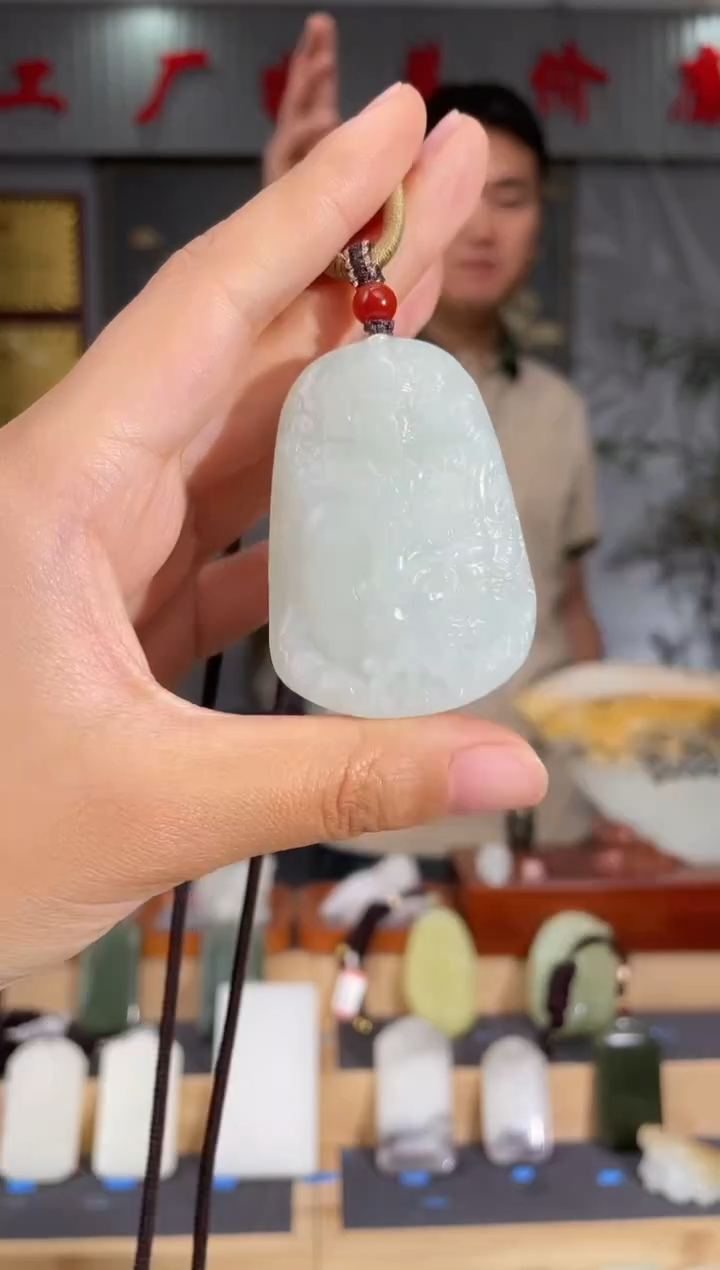 和田玉未镶嵌颈饰1