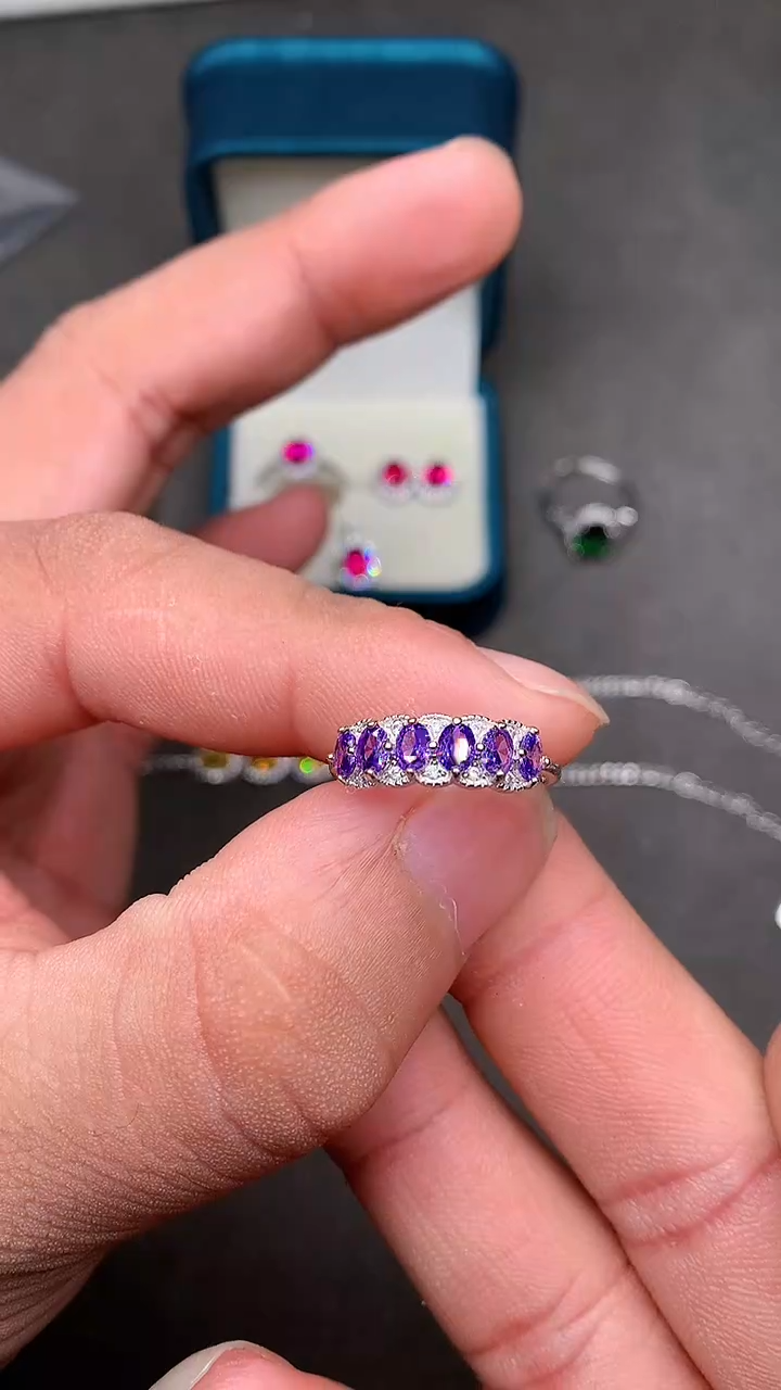 【闪购商品】彩色蓝宝石戒指银S925镶嵌······