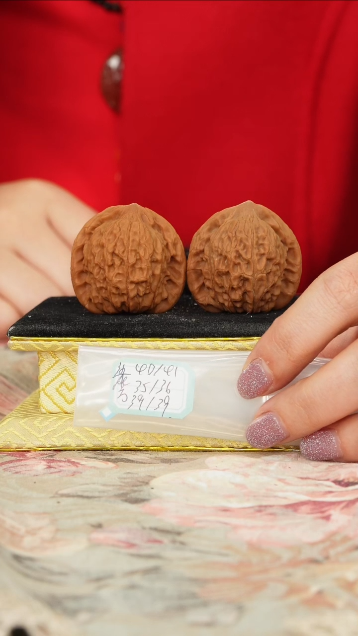 【闪购商品】文玩核桃把件非嫁接元宝反油