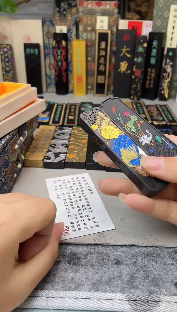 宝墨堂  1两 一路连科 +玄之斋  富贵瑞羽 桐木盒