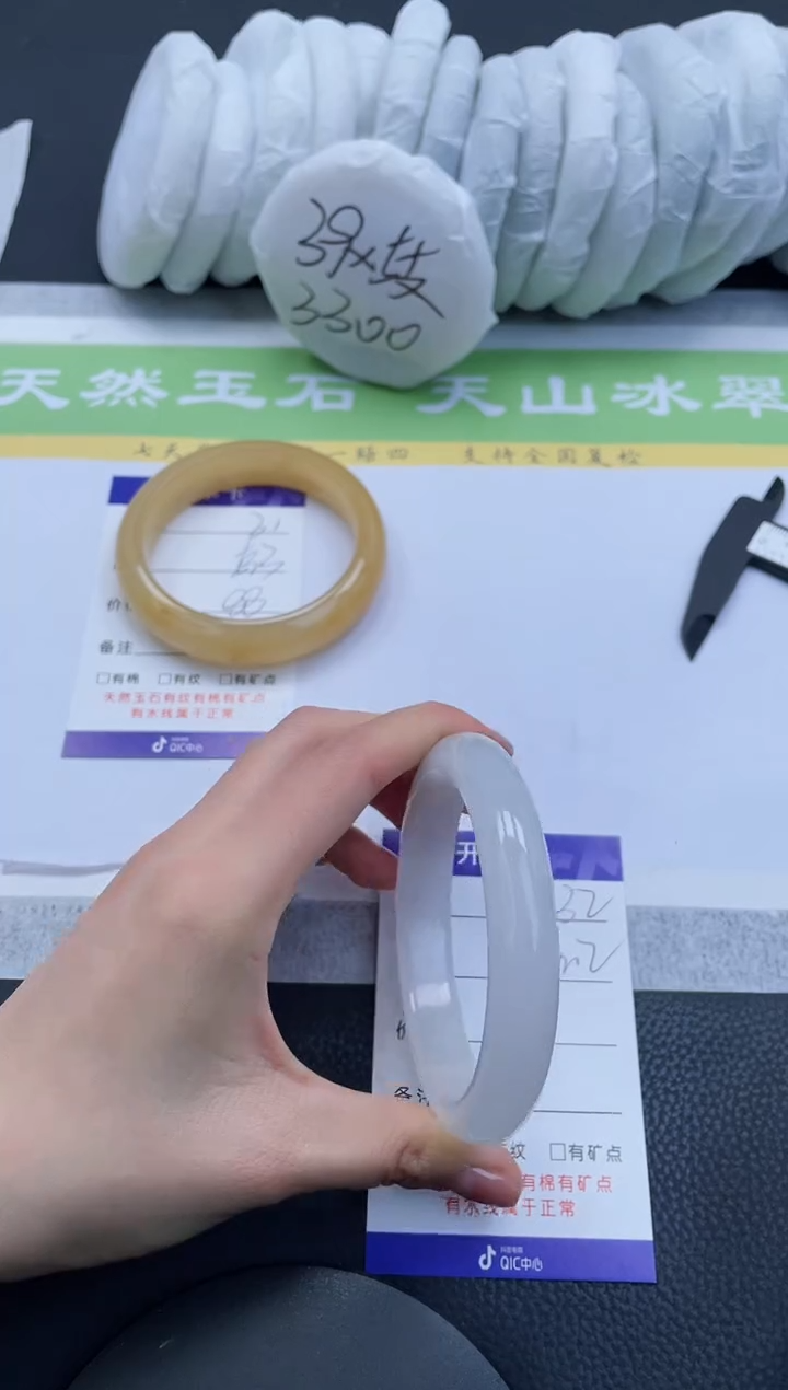 【闪购商品】石英质玉手镯未镶嵌A32-62+
