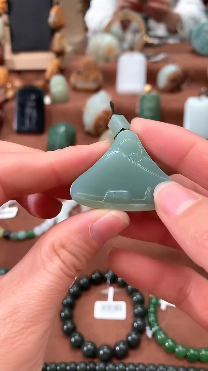 【闪购商品】和田玉颈饰未镶嵌和田玉随形雕刻件扇形