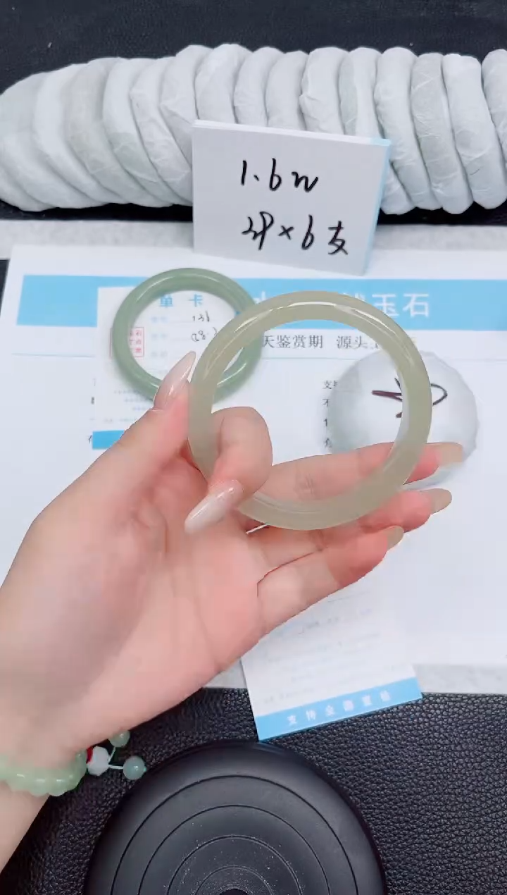 未镶嵌手镯石英质玉137-64.6