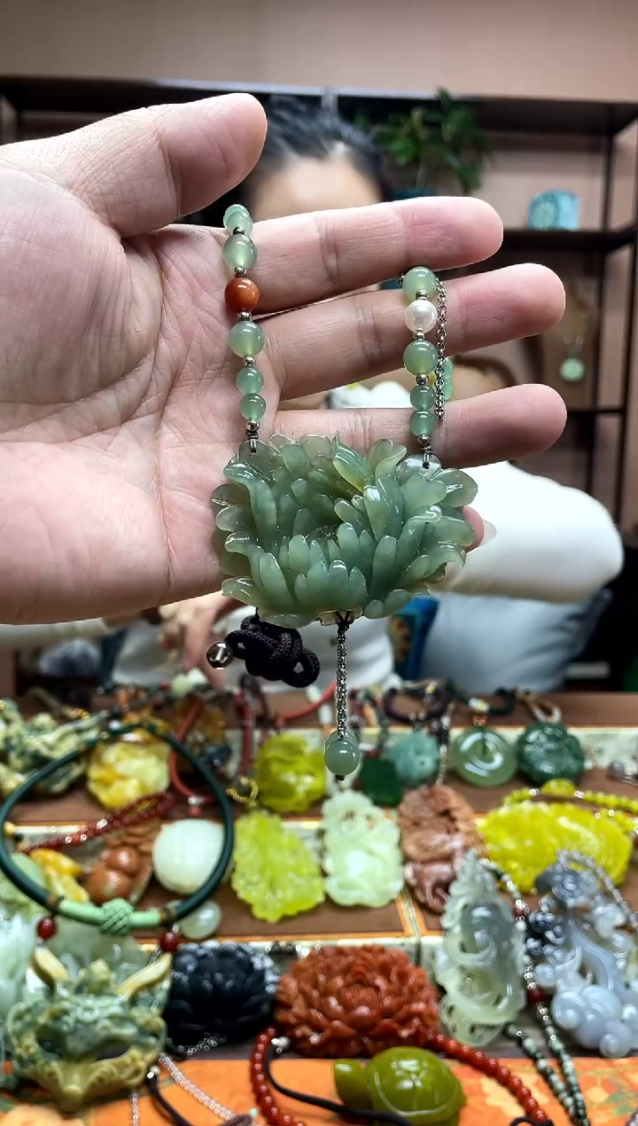 未镶嵌岫玉吊坠·