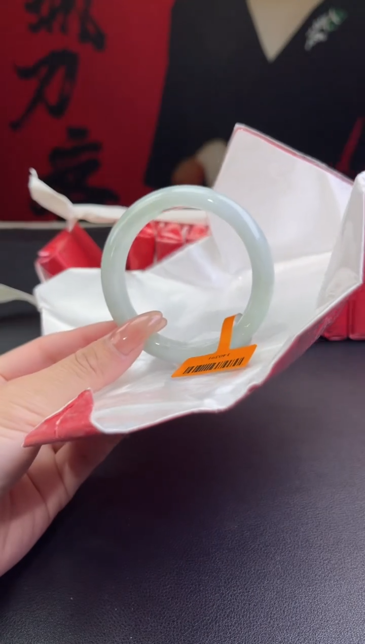 【闪购商品】翡翠手镯未镶嵌5翡翠手镯(微瑕）