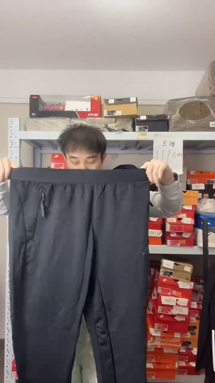 大牌潮服清仓抢购中，编号W 201  ,   尺码L(175