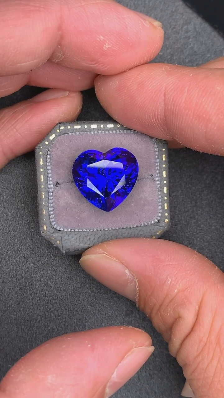 【闪购商品】坦桑石无未镶嵌15.45克拉