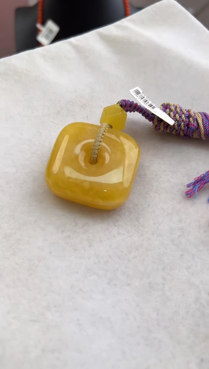 【闪购商品】琥珀裸石未镶嵌10208152-吊坠