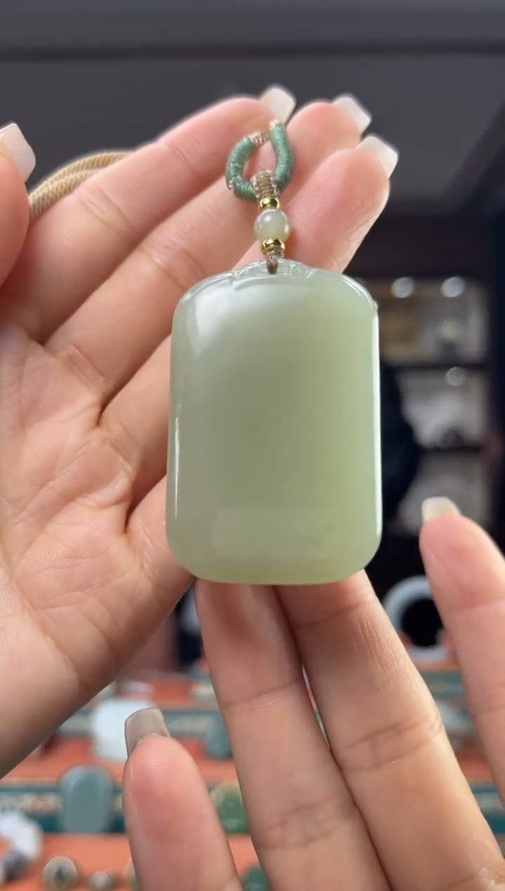 颈饰未镶嵌和田玉佩佩