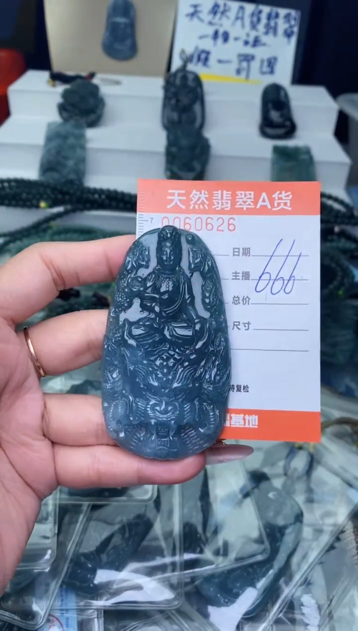 【闪购商品】翡翠颈饰未镶嵌··········