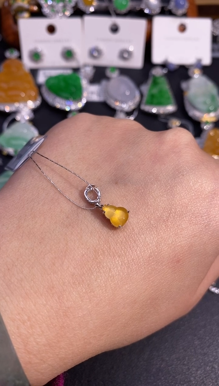 【闪购商品】翡翠吊坠(不含链)18K金镶嵌吊坠