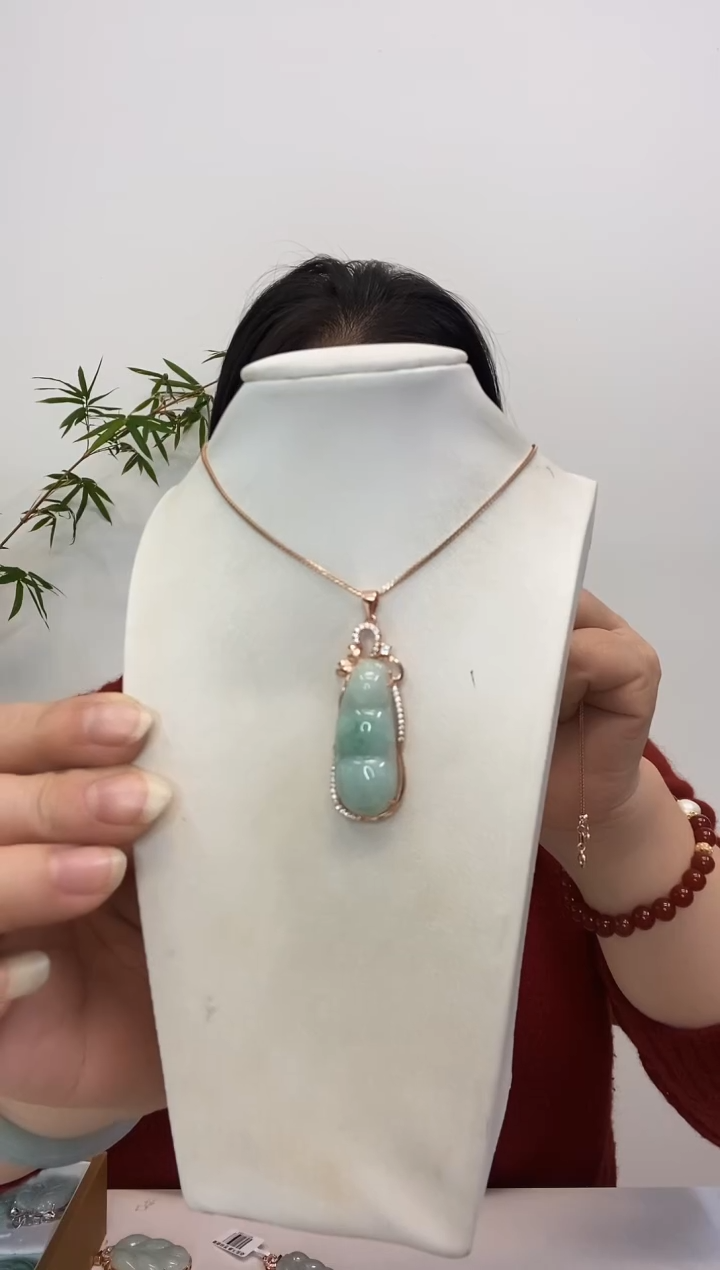 【闪购商品】翡翠吊坠(赠链)银S925镶嵌小福豆玫瑰边