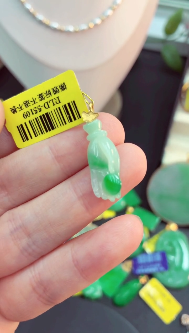 吊坠(不含链)18K金镶嵌翡翠挂件