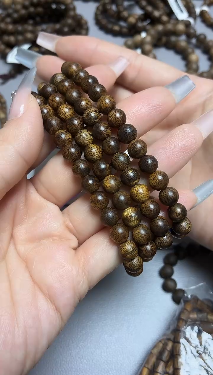 沉香手串 海南莺歌绿圆珠长串0.7多样性发其一