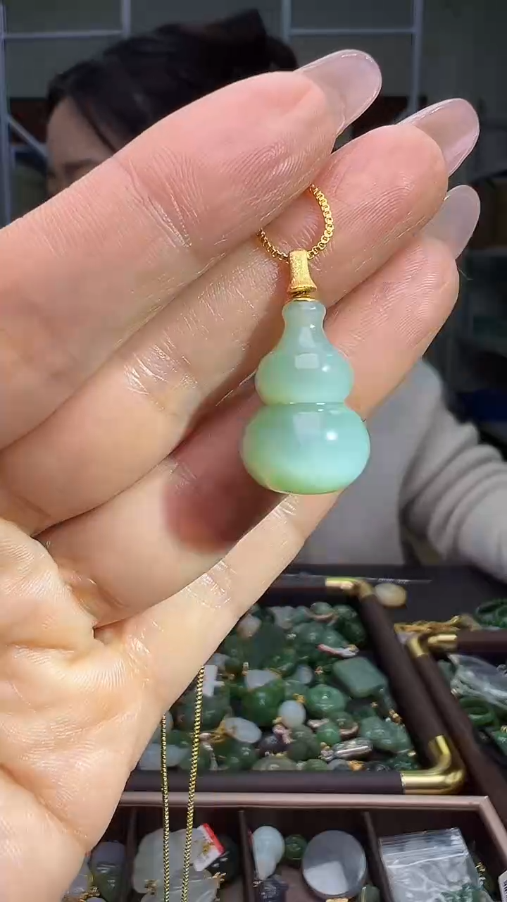 颈饰18K金镶嵌和田玉(多样性发货.发其一）11.08.122