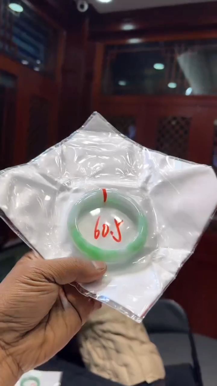 【闪购商品】翡翠手镯未镶嵌手镯