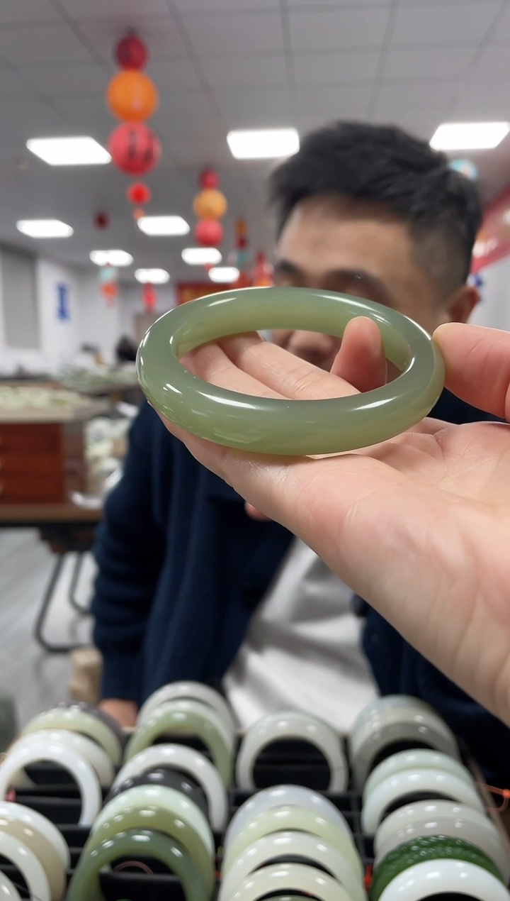 未镶嵌手镯和田玉圈口备注  高品葡萄肉手镯一条