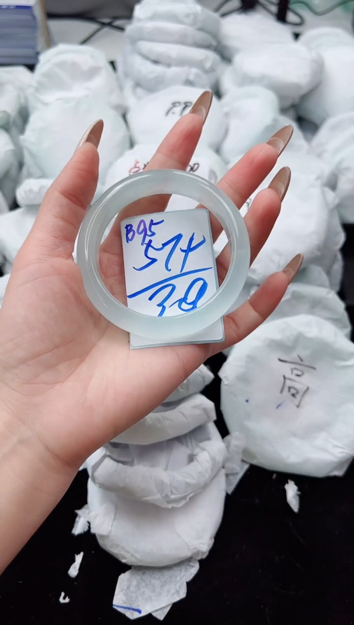 未镶嵌手镯石英质玉57圈口编号：B95