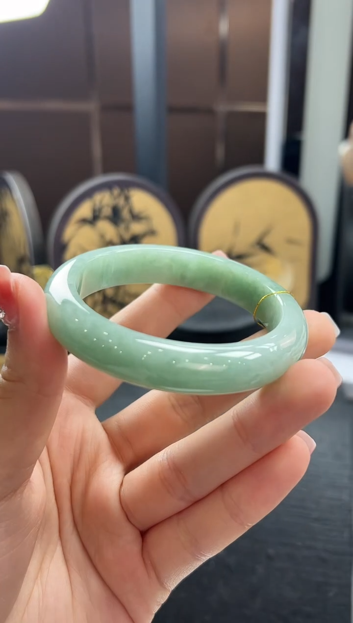 【闪购商品】翡翠手镯未镶嵌手镯  56-58可带