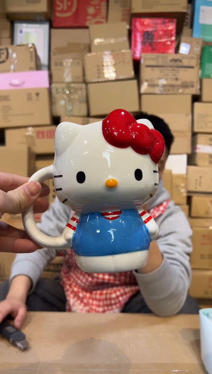 【闪购商品】杯KT猫条纹全身杯子