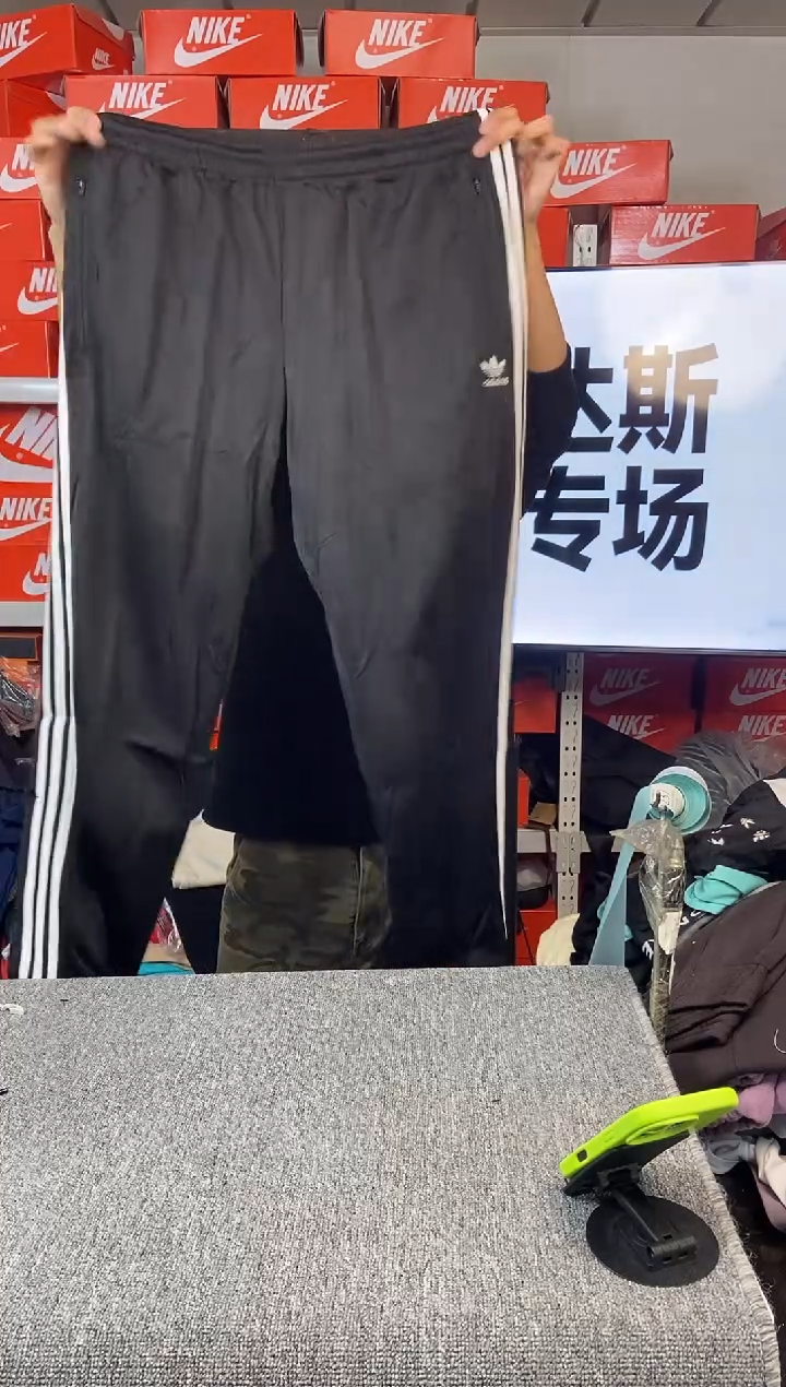 237编码 阿迪达斯 全新无暇 尺码185 直播间过款为准