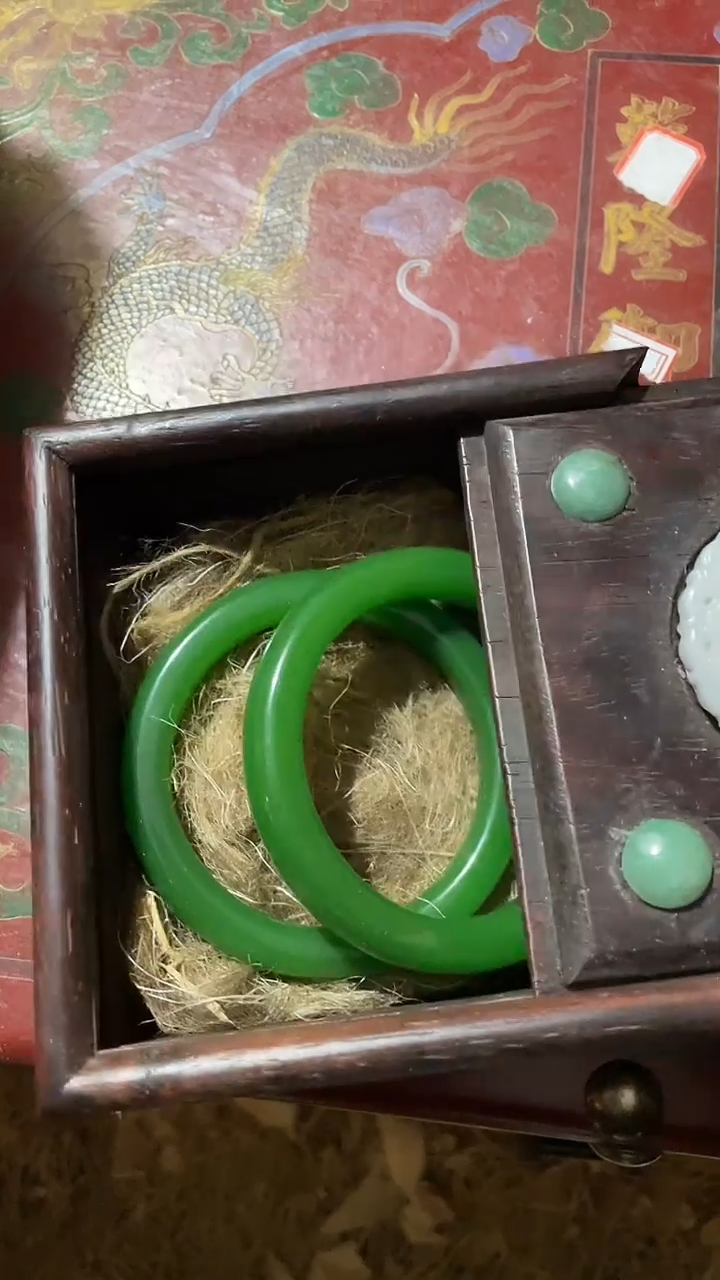 玉米福满专属链接  一对绿手镯