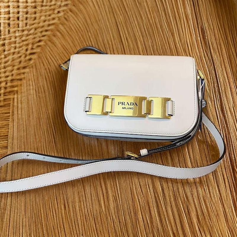 95新 Prada/普拉达  白色斜挎包 1216 6621 