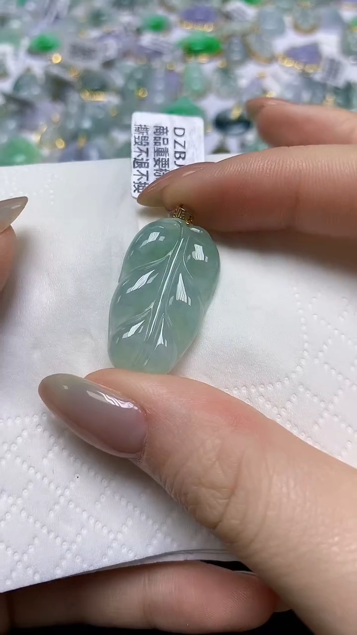 翡翠18K金镶嵌颈饰天然缅甸A货翡翠