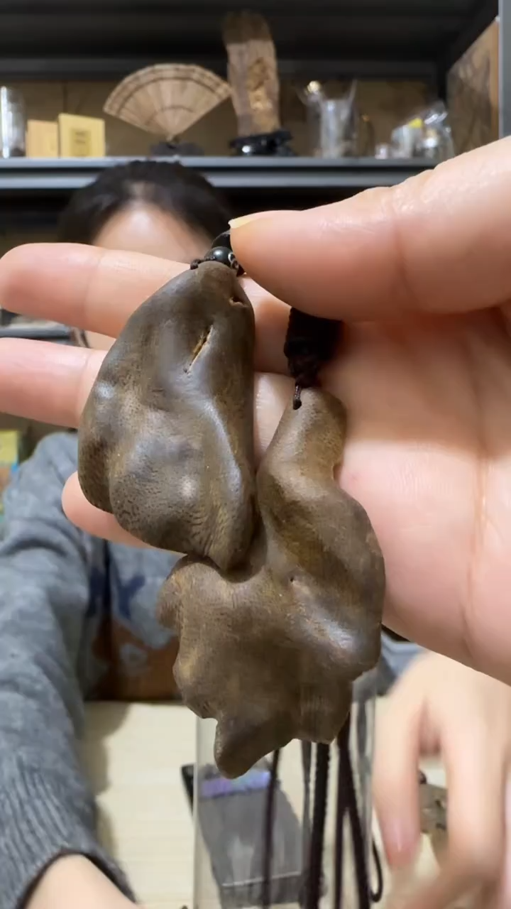 【闪购商品】沉香吊坠27号棋楠包头吊坠多样性发一条