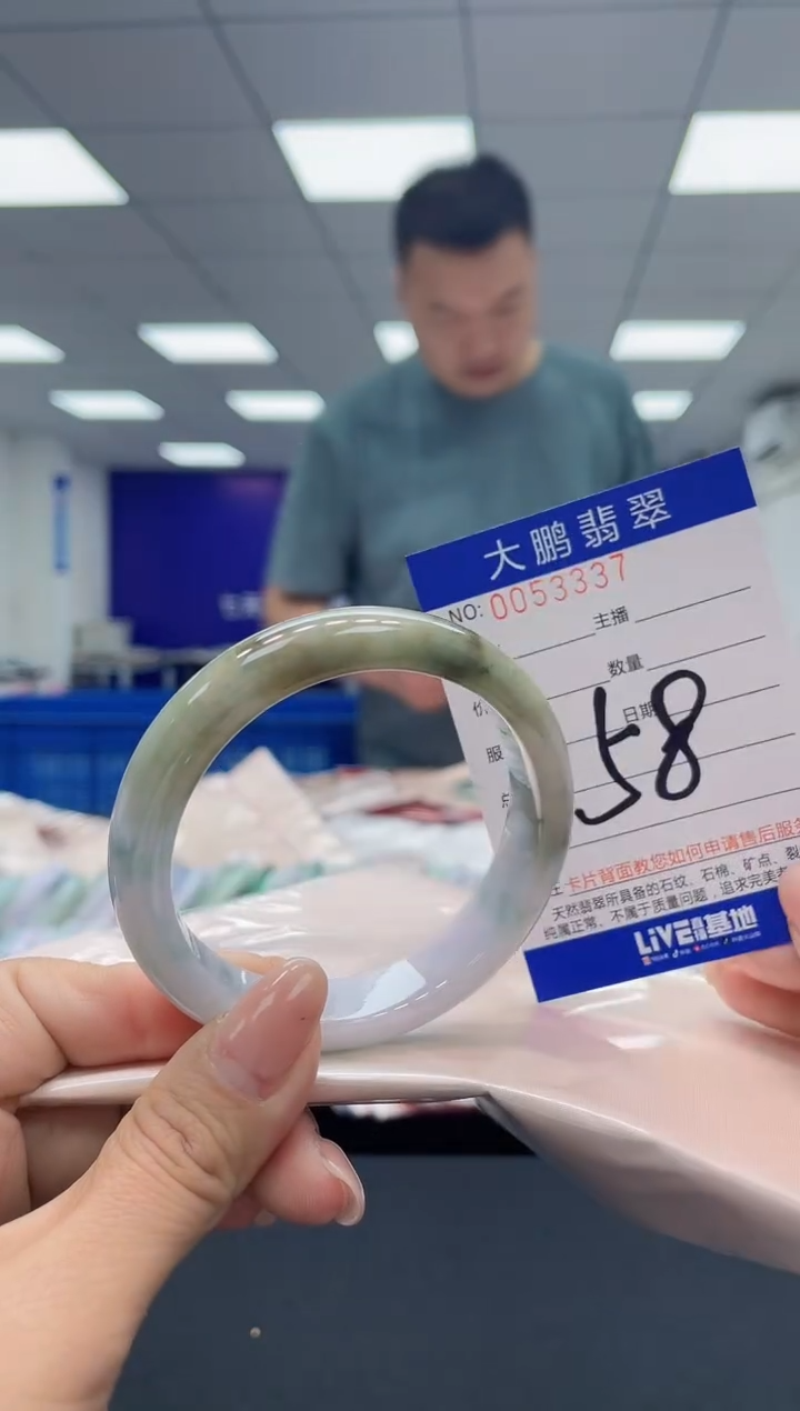 【闪购商品】翡翠手镯未镶嵌AAAAAAAAAA