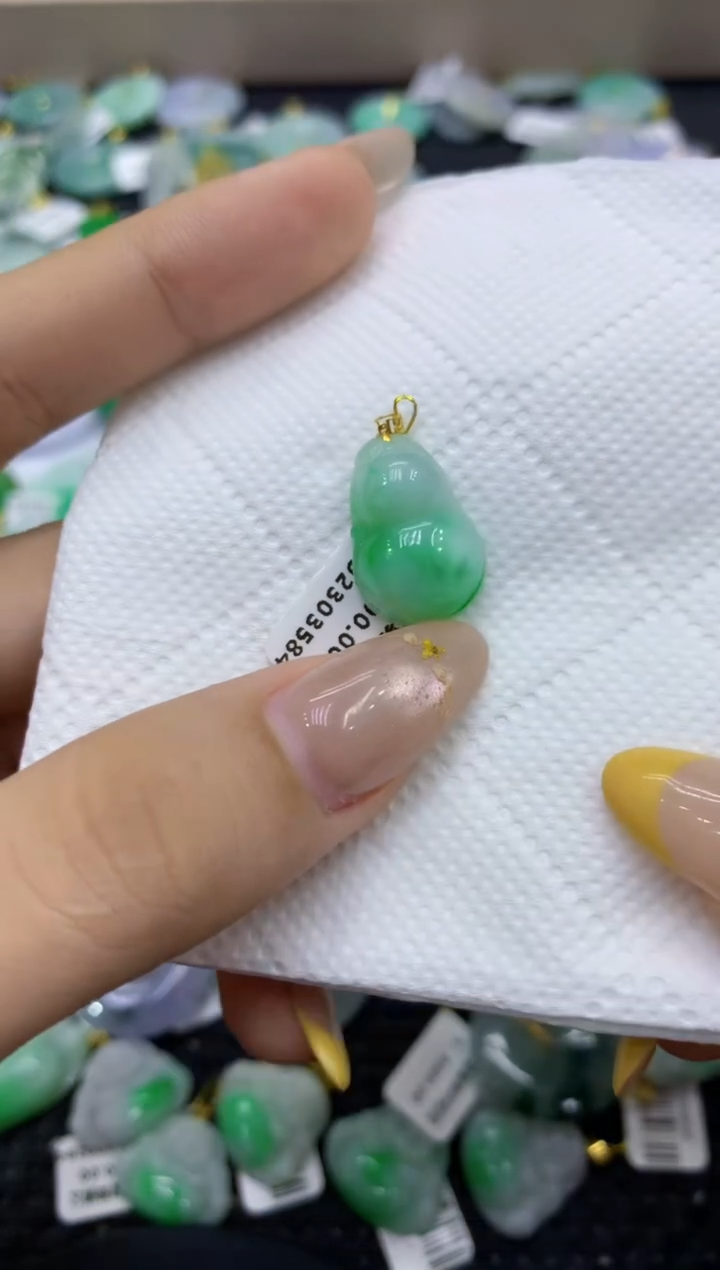 颈饰18K金镶嵌翡翠天然缅甸翡翠A货