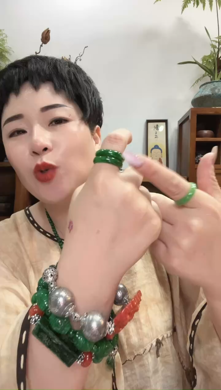 翡翠未镶嵌颈饰695