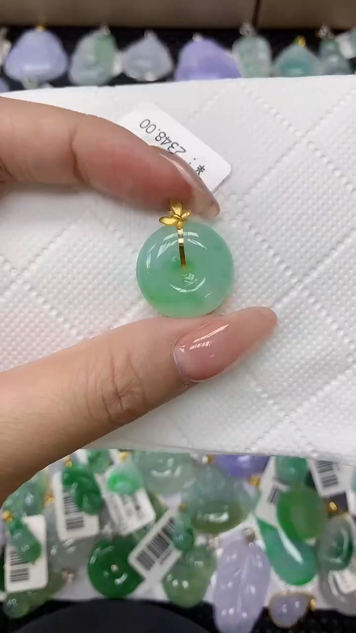 颈饰18K金镶嵌翡翠1111111111111
