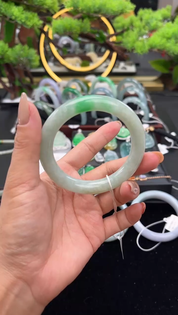 未镶嵌手镯翡翠手镯